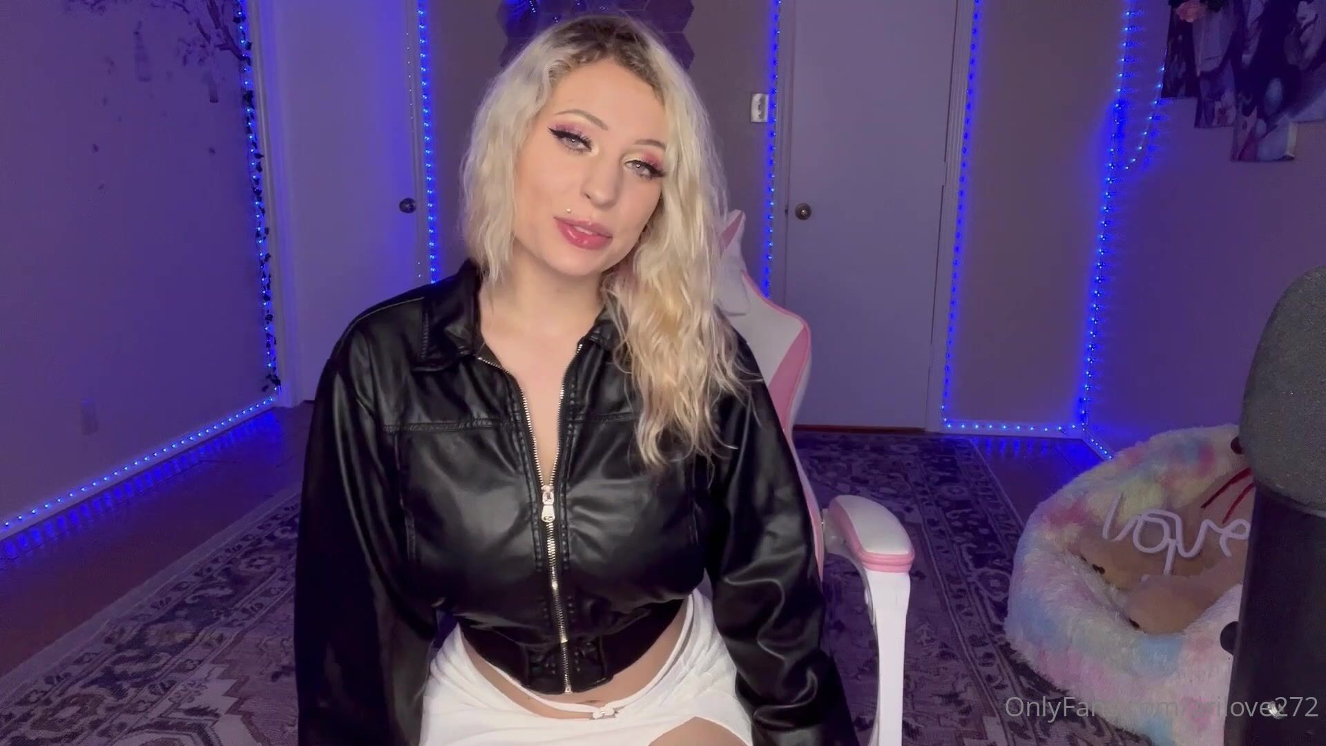 Arilove ASMR Twerking Her Bubble Butt Before Fucking with a Dildo Onlyfans Video