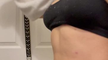 BeeFarmr Showing Off Her Sexy Figure After Getting Shower Video