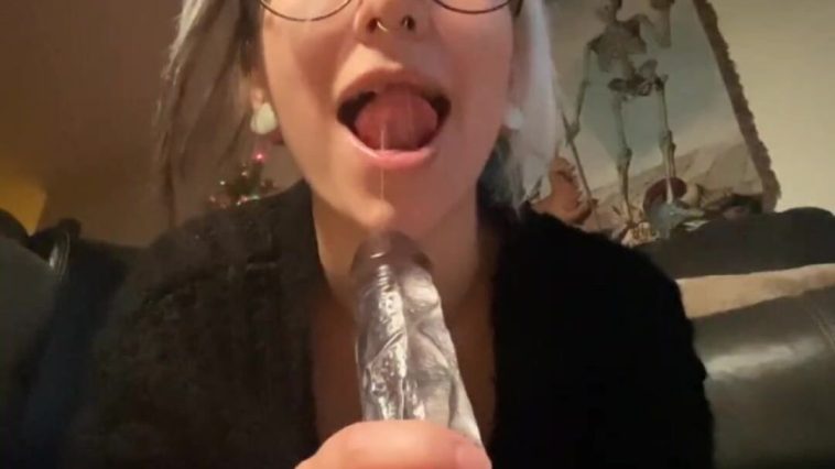 Bigtittygothegg Nerd Blonde Sucking And Pussy Gripping Dildo While Squeezing Boobs Onlyfans Video