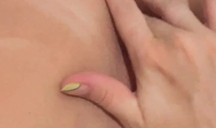 Debora Peixoto masturbating her pussy