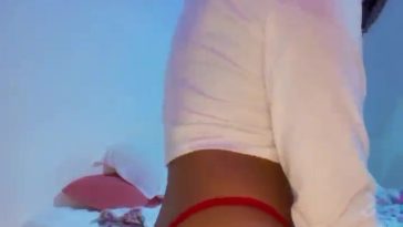 Karlyane Menezes Curvy Booty Twerks Wearing Tight Thong Video