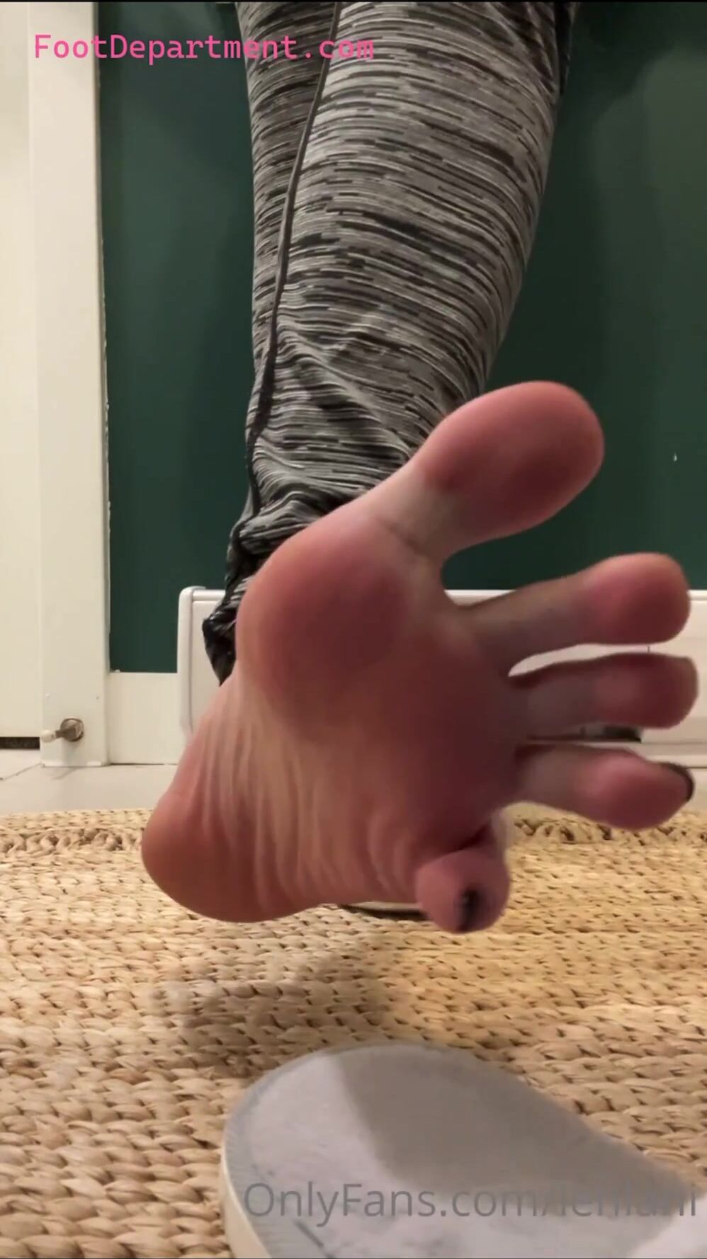 Lehlani Showing Off Her Stinky Feets on Cam Onlyfans Video