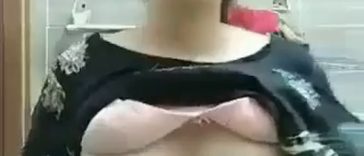 Pakist beau Teen showing her Big Boobs and Hairy Pussy online