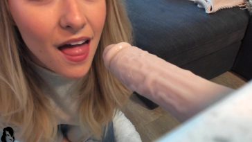 Texasthicc Blonde Babe Sucking her Toy Dick Video.