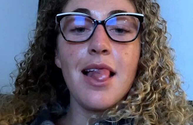 KarlyeTaylor Showing her Tongue Skill in Live Onlyfans Video