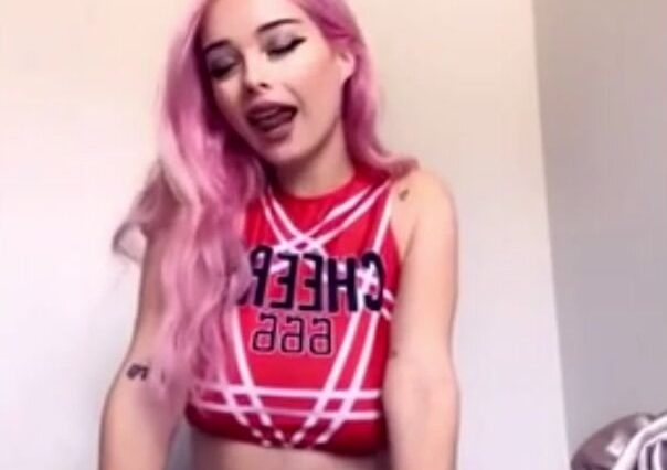 Laurenxburch Pink Hair Beauty Shows Amazing Ass in Hot Outfit Onlyfans Video