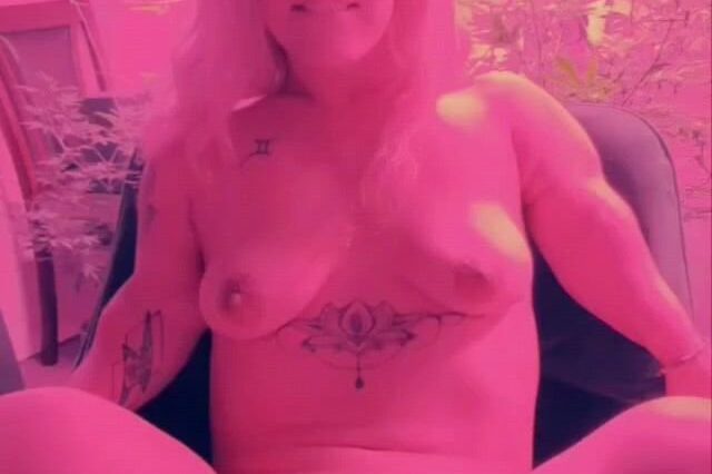 Liltink9 Spreads Juicy Cunt And Start Playing It Onlyfans Video