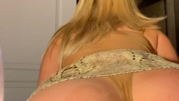 Mercedesblanche1 Twerks her Booty Before Stretches Pussy with a Dildo Onlyfans Video