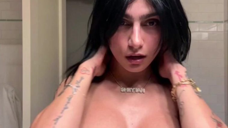 Mia Khalifa Flashing Her Both Nipples Onlyfans Video