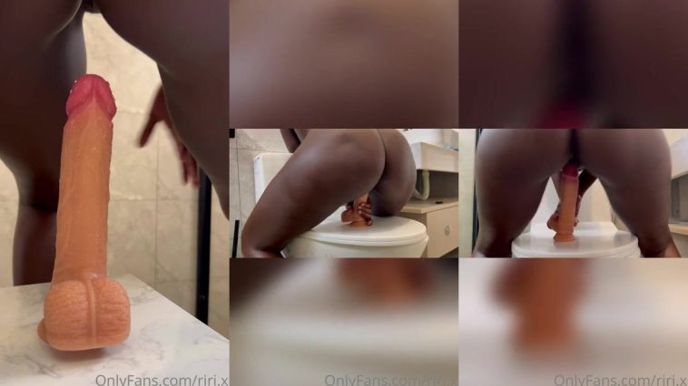 Riri.x Ebony Big ass Riding A Big Dildo On the Toilet Onlyfans