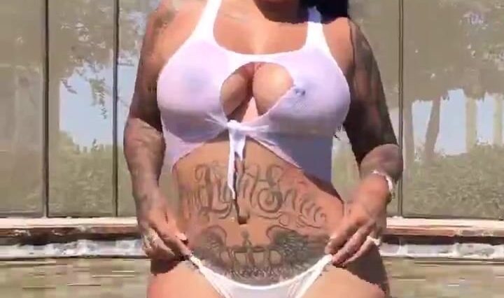 SeeBrittanya Getting Her Pussy Wet Using Vibrator In The Pool Video