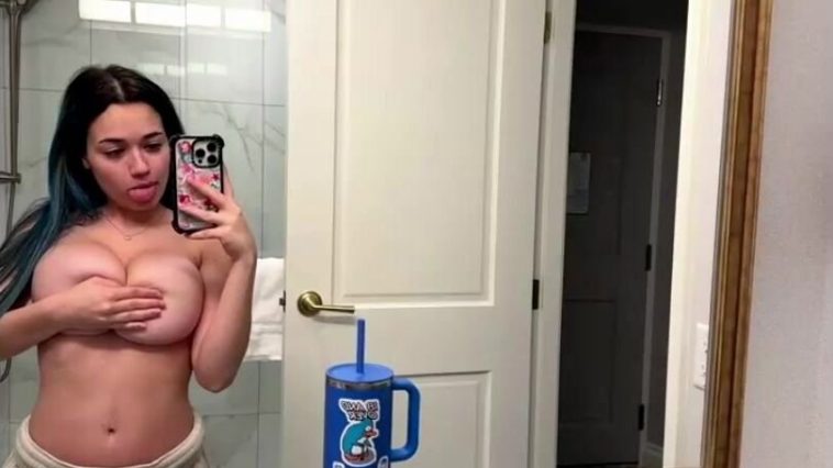 Sofiiiagomez Nude Tits Covering Handbra Selfie Ppv Leak