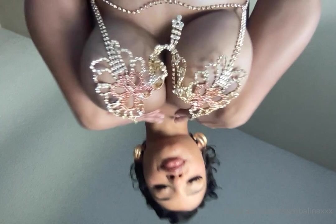 Thumbalinaxxx Shows Her Hard Nipples And Playing Them Onlyfans Video