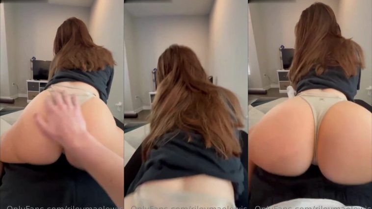 Rileymaelewis Spreads Butt Cheeks In Tight Thong OnlyFans Video